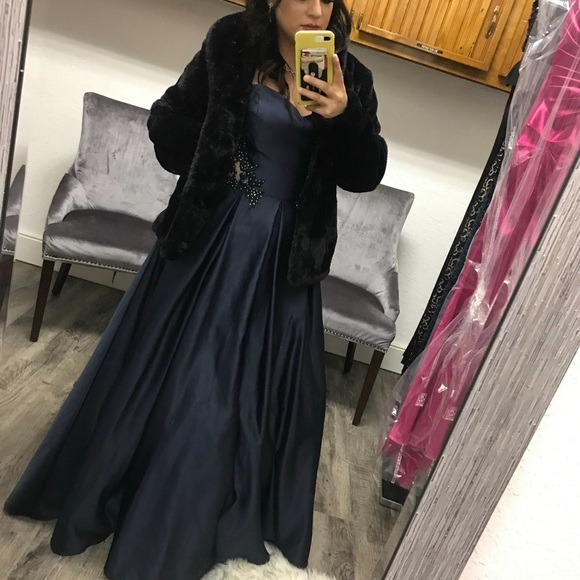 Gently Used Evening/Prom/Holiday Gown - Picture 8 of 9